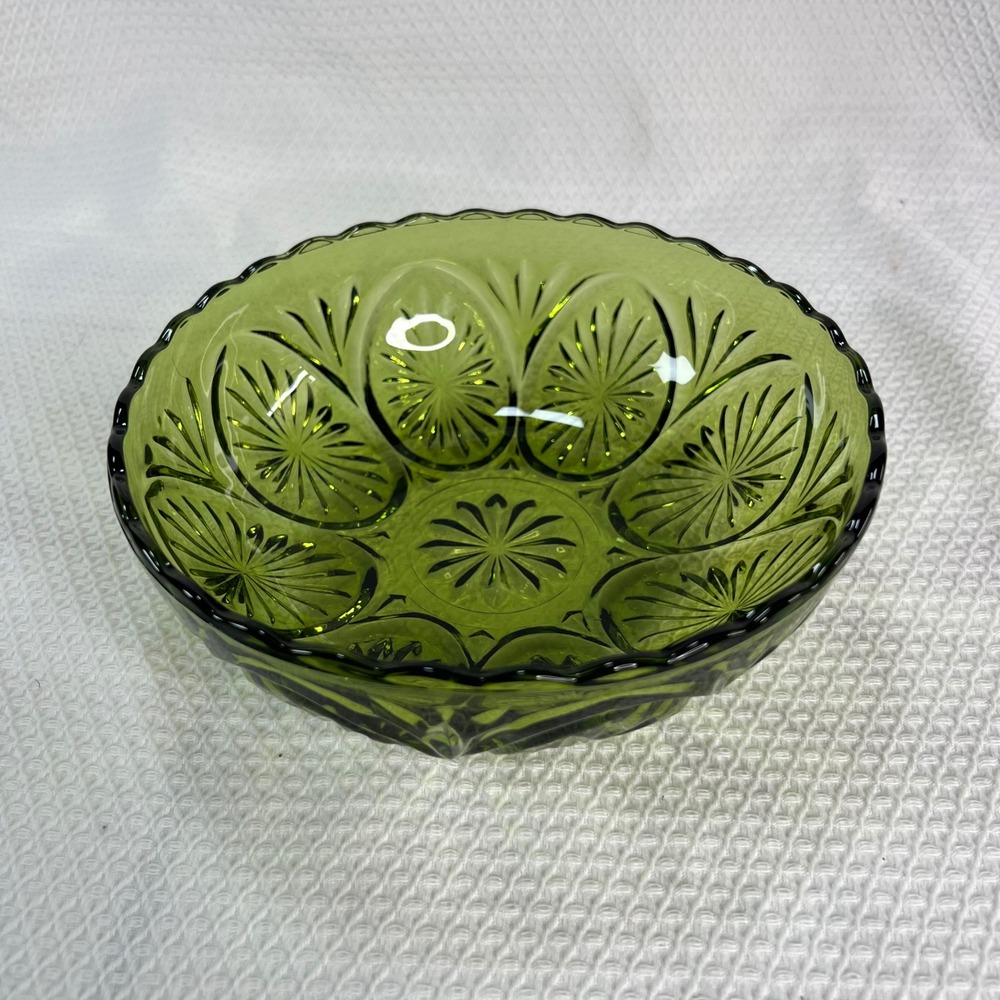 VTG Anchor Hocking Avocado Green Glass Starburst Bowl Scalloped Rim 8 Inch MCM